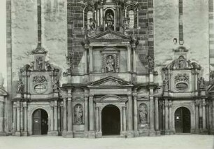 Portalvorbau der Westfassade, Sankt Matthias in Trier