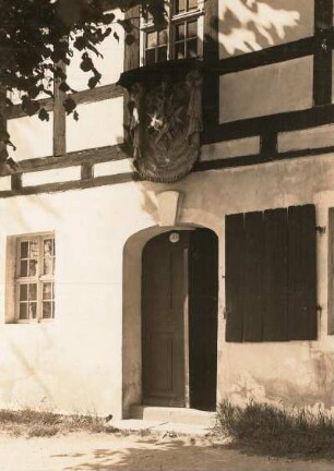 Hospital St. Johannis : Eingang mit Wappen "von Schönberg"