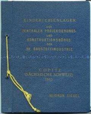 Fotoalbum aus einem Betriebs-Kinderferienlager in Copitz (Sächsische Schweiz), angehängt Aufnahmen aus einer Betriebs-Weihnachtsfeier in Halle (Saale)