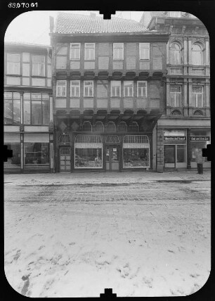 Quedlinburg, Breite Straße 49. Wohnhaus mit Laden (um 1530). Straßenfront