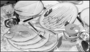 Atelier: Angerichtetes, Schinken, Spargel, Wein
