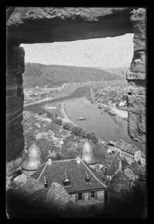 Blick von der Burg auf Mainspitze und Kreuzwertheim mainabwärts