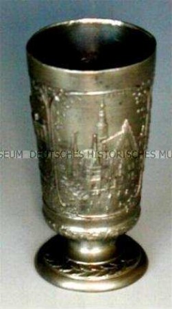 Becher mit Reliefdekor: Ansichten von Breslau
