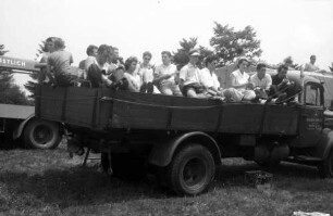 Schauinsland-Rennstrecke: Publikum im Lastwagen (östlich)!