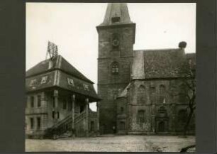 protestantische. Kirche und Rathaus