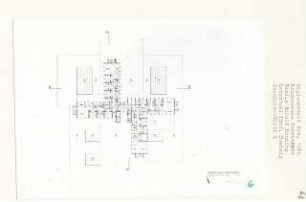 Krankenhaus Heerstraße, Berlin (Diplomarbeit bei Peter Poelzig): Grundriss Privatstationen, Bettenhaus und Dachaufsicht Flachtrakt 1:200