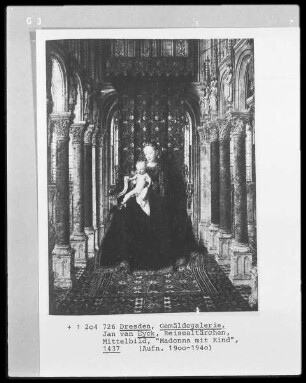 Marientriptychon — Tronende Madonna — Maria mit dem Kind in einer Kirche thronend
