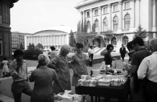 Bukarest: Buchverkaufstisch Calea Victoriei