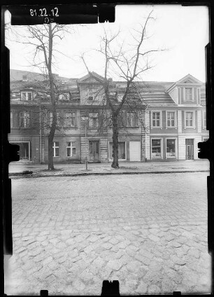 Potsdam, Otto-Nuschke-Straße (Lindenstraße) 21. Wohnhaus mit Laden (um 1736/1737). Straßenfront