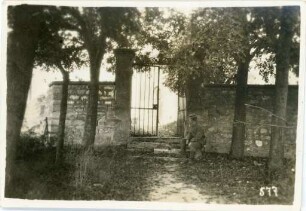 Eingang zur Kirche in Berméricourt
