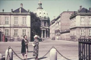 Palais Moltke & Palais Levetzau : Kopenhagen, Amalienborg Plads. Schloss Amalienborg (1750-1760; N. Eigtved). Palais Moltke und Palais Levetzau