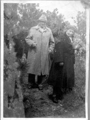 Doppelporträt mit Etha Richter (vielleicht im Botanischen Garten in Dresden)