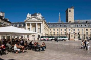 Frankreich. Bourgogne. Cote d Or. Dijon. Place de la Liberation. Blick auf Palais des Ducs de Bourgogne