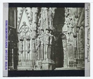 Regensburg, Dom : Außenansicht, Westfassade, Mittelportal mit Triangel