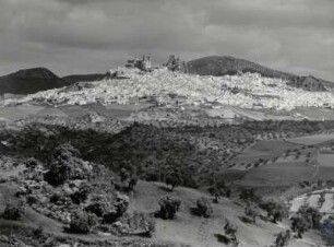 In der Landschaft der weißen Dörfer mit Blick auf Oliveira, Andalusien