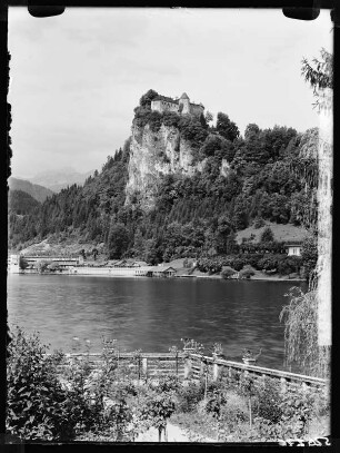 Bled. Blick über den See zur Burg