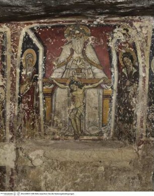 Freskendekoration: Christus Pantokrator, Gandenstuhl, Madonna und Heilige, Altarnische: Gnadenstuhl mit Johannes dem Evangeliste und Johannes dem Täufer