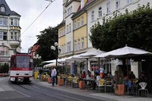 Anger in Erfurt : Das Zentrum der Thüringer Landeshauptstadt Erfurt wird dominiert von vielen historischen denkmalgeschützten Gebäuden. Bild: Blick in die Hauptgeschäftsstraße Anger von Erfurt, 2008