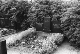 Boxberg/O.L.-Bärwalde. Grabstätte Müllermeister Kröher auf dem kleinen Waldfriedhof