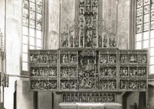 Flügelaltar : Flügelaltar. Gesamtansicht (Leben Jesu, im Baldachin Madonna). geschnitzt, um 1500. Salzwedel, Marienkirche