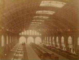 Innenansicht der Bahnhofshalle des Anhalter Bahnhofs in Berlin