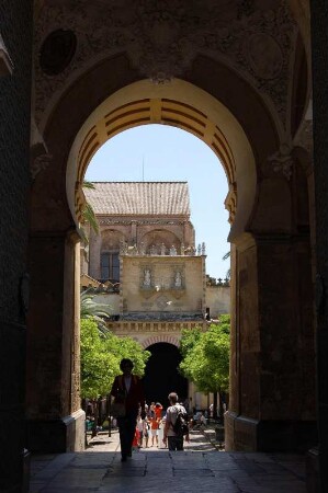 Eingangstor in den Hof der Mezquita Moschee-Kathedrale