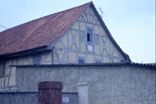 Oberteil eines Wirtschaftsgebäudes mit Sichtfachwerk