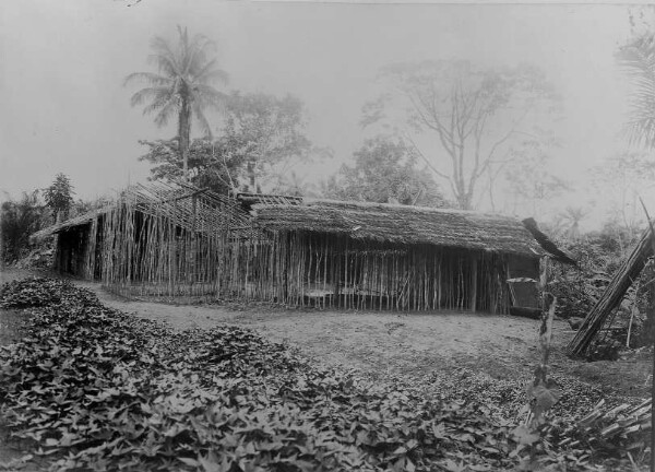 Cabane à toit en pignon en construction