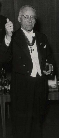 Heinz Tietjen erhielt das Bundesverdienstkreuz mit Stern.