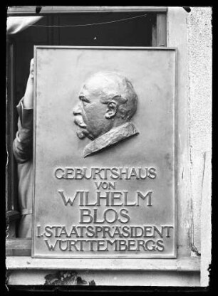 Tafel "Geburtshaus von Wilhelm Blos I. Staatspräsident Württembergs"