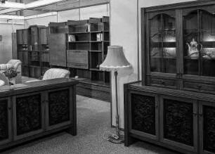 Ausstellungskoje des VEB Möbelkombinat Zeulenroda-Triebes (ZEUTRIE) mit Wohnzimmermöbeln