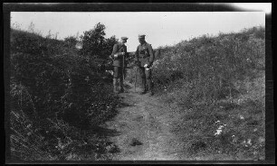 Épehy (Dep. Somme, Frankreich): "Stellung, Hohlweg bei der Priel Ferme, Leutnant von Crailsheim und Leutnant Mack"
