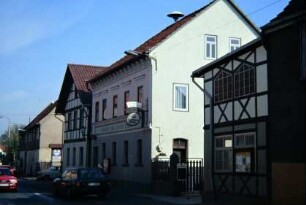 Gastwirtschaft an der B 88 und andere Häuser