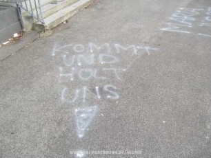 KOMMT UND HOLT UNS!