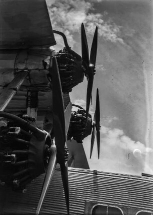 Flugzeugpropeller : Aufnahme der Propeller eines englischen Verkehrsflugzeuges.