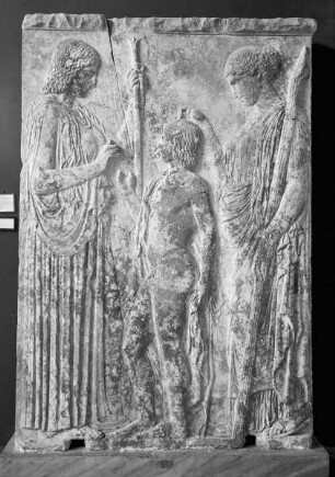Weihrelief aus Eleusis. Demeter, Triptolemos, Persephone
