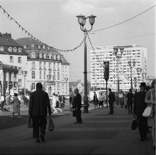 Dresden-Altstadt, Ernst-Thälmann-Straße und Pirnaischer Platz. Appartementhochhaus mit Gaststättenkomplex (1964-1966, P. Sniegon, H. Löschau, H. Kriesche, G. Landgraf)