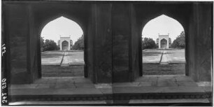 Indien. Agra. Tordurchblick
