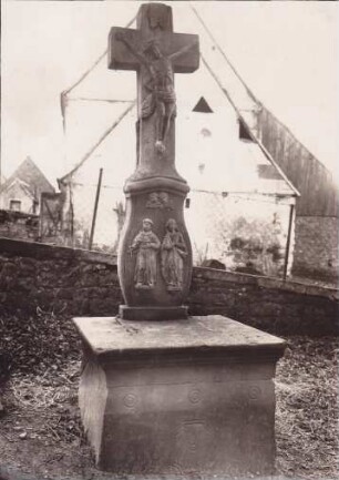 alter Friedhof. Kruzifix. Anfang 19. Jahrhundert