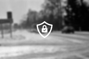 Alte Landstraße: links Auffahrt zur Bundesautobahn A1 Richtung Lübeck mit Verkehrsschildern: hinten Mitte Pkws und Lkw: hinten Büsche und Bäume: Schnee: Winter: 20. Februar 1996