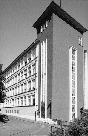 Firmengebäude der Firma Leica; Wetzlar, Ernst-Leitz-Straße 17, Ernst-Leitz-Straße 37, Ernst-Leitz-Straße 35, Ernst-Leitz-Straße 33, Ernst-Leitz-Straße 31, Ernst-Leitz-Straße 29, Ernst-Leitz-Straße 27, Ernst-Leitz-Straße 25, Ernst-Leitz-Straße 23, Ernst-Leitz-Straße 21, Ernst-Leitz-Straße 19