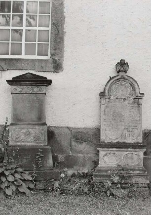 Grabmal für Familie Schäfer : Grabmal für Friedrich August Schneider und seine Frau Anna Rosine (19. Jh.) und Grabmal der Familie Schäfer (um 1900)