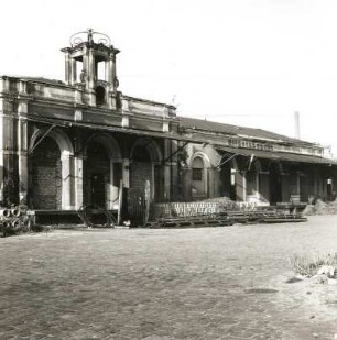 Güterbahnhof. Empfangsgebäude des ehemaligen Leipziger Bahnhofes. Straßenansicht : Dresden-Neustadt, Eisenbahnstraße. Güterbahnhof. Empfangsgebäude des ehemaligen Leipziger Bahnhofes. Straßenansicht