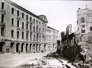 Ruinen des Städtischen Kaufhauses und der Stadtbibliothek in der Universitätsstraße