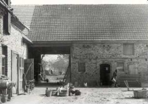 Bauernhof in Drewitz : Bauwesen - Wirtschaftsgebäude und Gehöfte. Ort: Drjejcy / Drewitz. Torhalle zum Hof