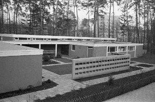 Inbetriebnahme des Kindergartens und des Wohnheims für Kindergärtnerinnen der katholischen Waldstadtgemeinde St. Hedwig.
