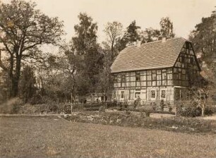 Zschaitz-Goselitz. Wohnhaus am rechten Jahnatalhang (Porphyrit)