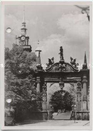Bückeburg, Schlossportal und Rathausturm