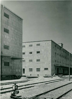 Betonschalplatten - Bauweise, Speicher im Mannheimer Hafen, 1947-1949