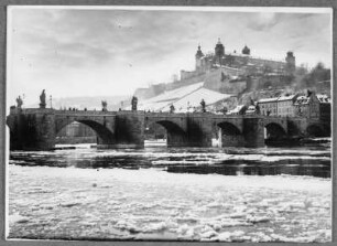 Würzburg, die alte Marienbrücke über den Main